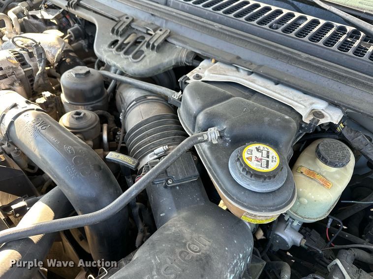 image for item OM9719 2005 Ford F350 Super Duty SuperCab flatbed pickup truck