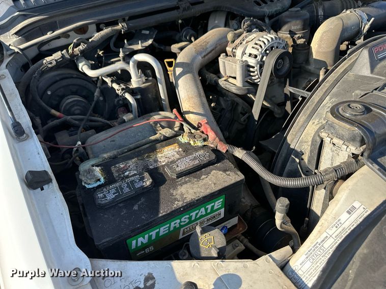 image for item OM9719 2005 Ford F350 Super Duty SuperCab flatbed pickup truck