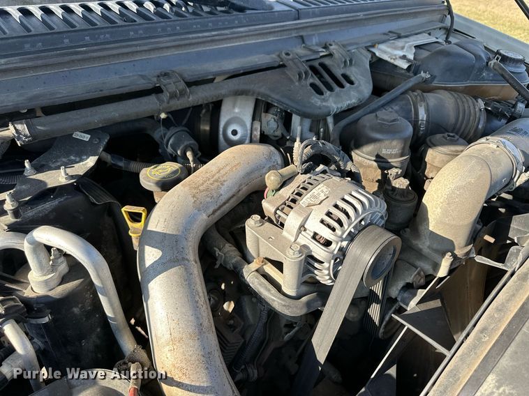 image for item OM9719 2005 Ford F350 Super Duty SuperCab flatbed pickup truck