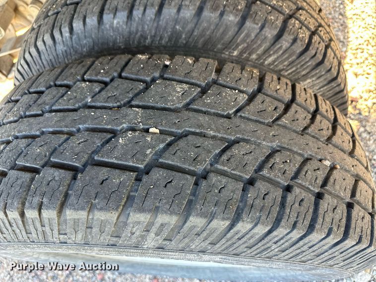 image for item OM9719 2005 Ford F350 Super Duty SuperCab flatbed pickup truck