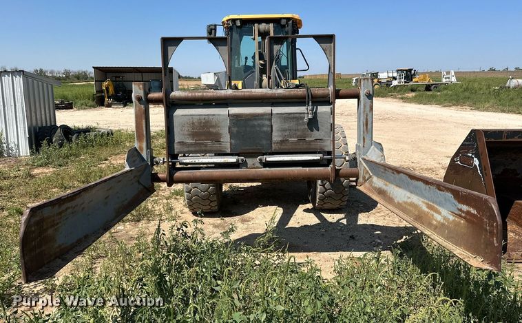 image for item DD3209 Dymax hay bale mover