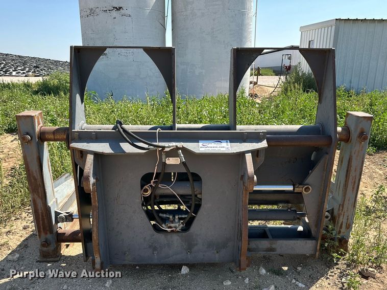 image for item DD3209 Dymax hay bale mover