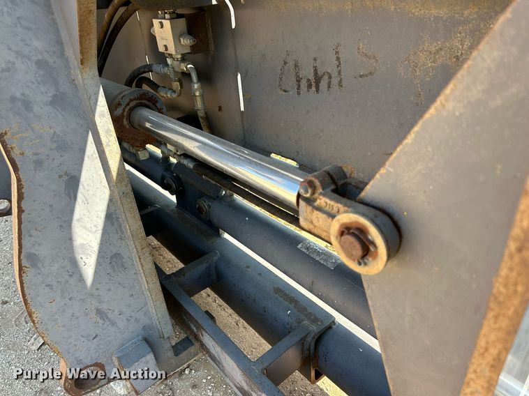 image for item DD3209 Dymax hay bale mover