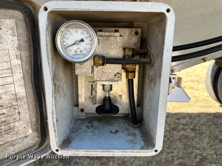 image for item DG4471 2014 Stoughton  AHV-421T-AR-A grain trailer