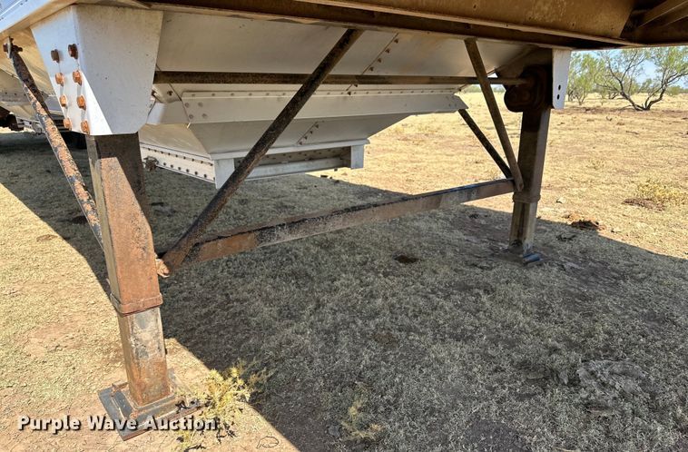 image for item DG4471 2014 Stoughton  AHV-421T-AR-A grain trailer