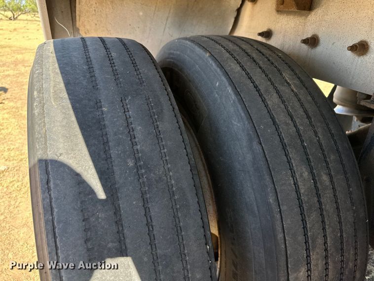 image for item DG4471 2014 Stoughton  AHV-421T-AR-A grain trailer