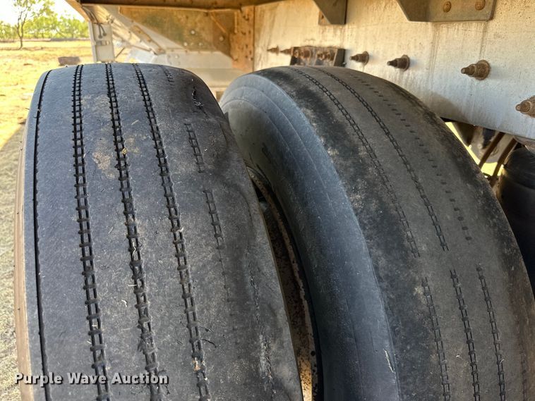 image for item DG4471 2014 Stoughton  AHV-421T-AR-A grain trailer