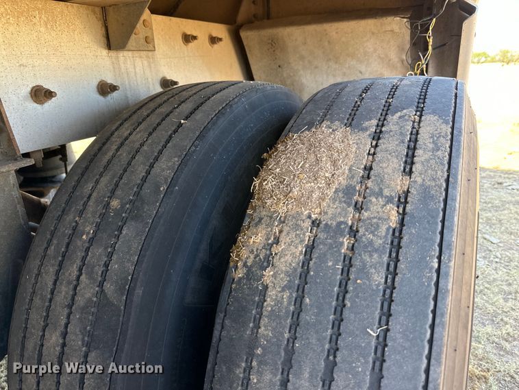 image for item DG4471 2014 Stoughton  AHV-421T-AR-A grain trailer