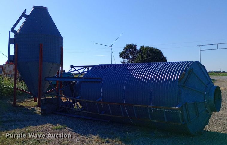 image for item DH1253 (2) grain bins