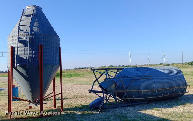 image for item DH1253 (2) grain bins