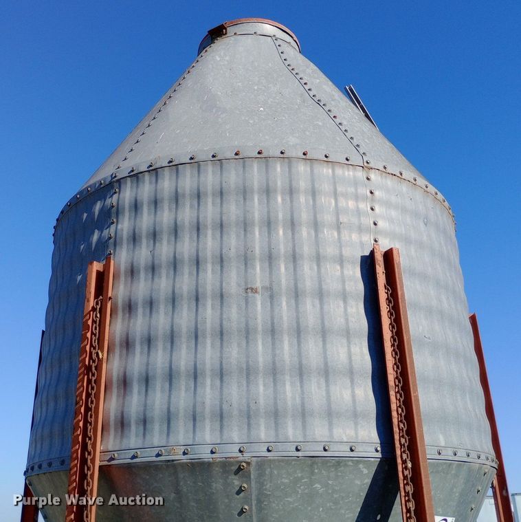image for item DH1253 (2) grain bins