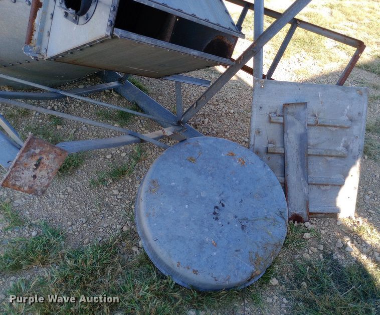 image for item DH1253 (2) grain bins