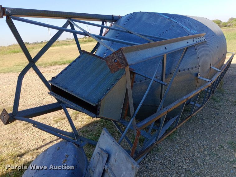 image for item DH1253 (2) grain bins