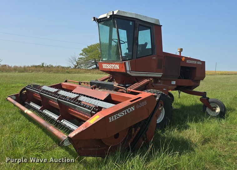 image for item DQ4576 1983 Hesston 6550 windrower