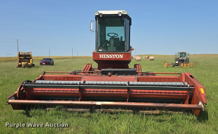 image for item DQ4576 1983 Hesston 6550 windrower