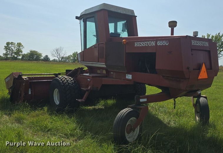 image for item DQ4576 1983 Hesston 6550 windrower