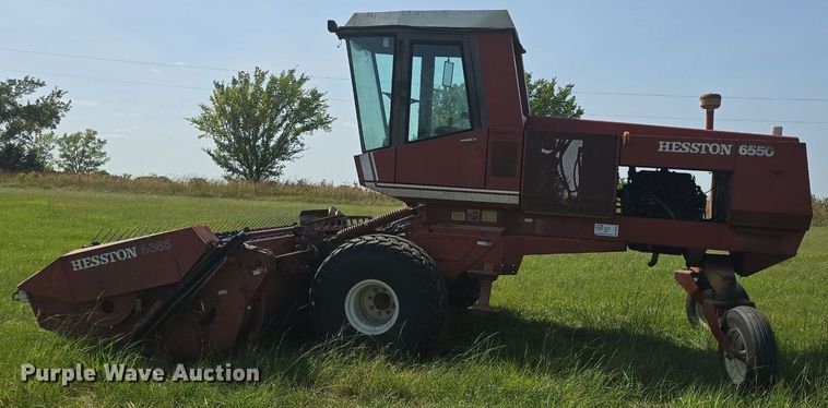image for item DQ4576 1983 Hesston 6550 windrower