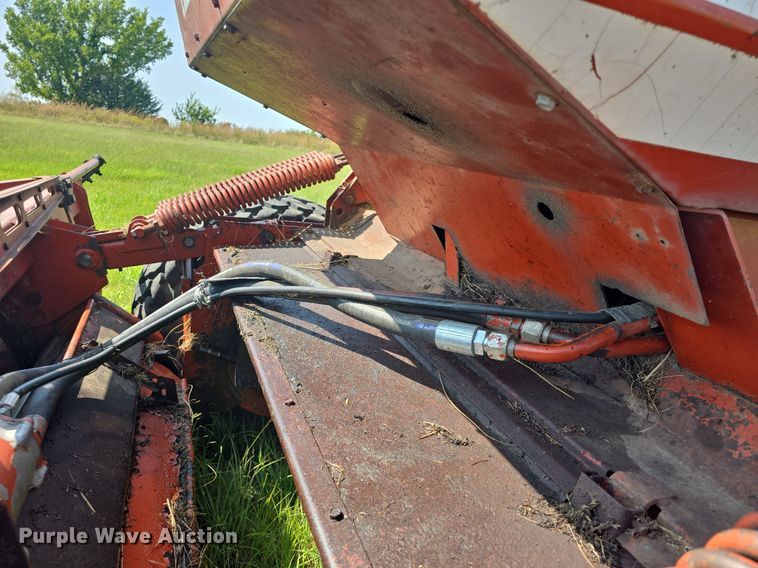 image for item DQ4576 1983 Hesston 6550 windrower