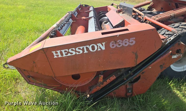 image for item DQ4576 1983 Hesston 6550 windrower