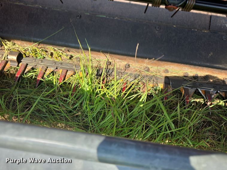 image for item DQ4576 1983 Hesston 6550 windrower