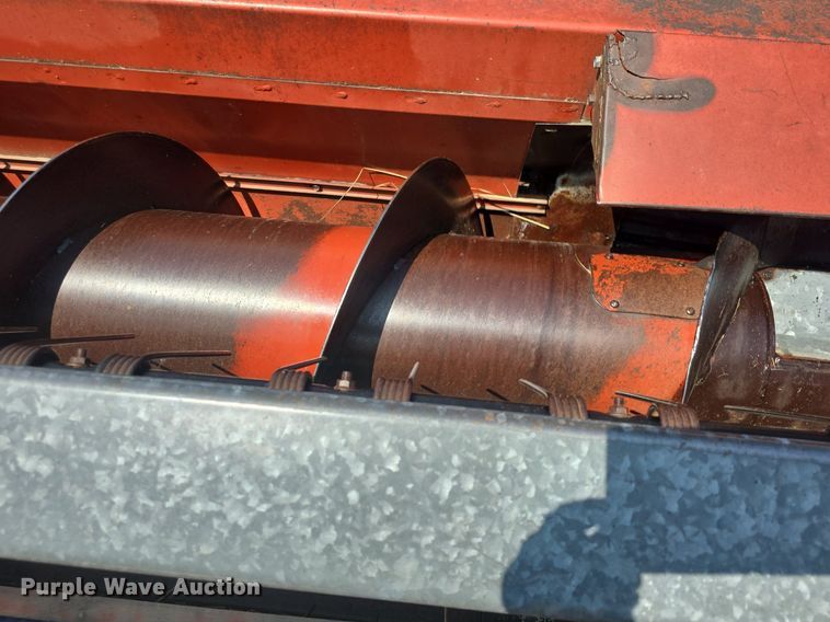 image for item DQ4576 1983 Hesston 6550 windrower