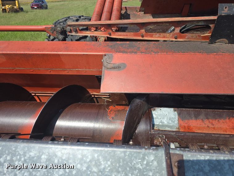 image for item DQ4576 1983 Hesston 6550 windrower