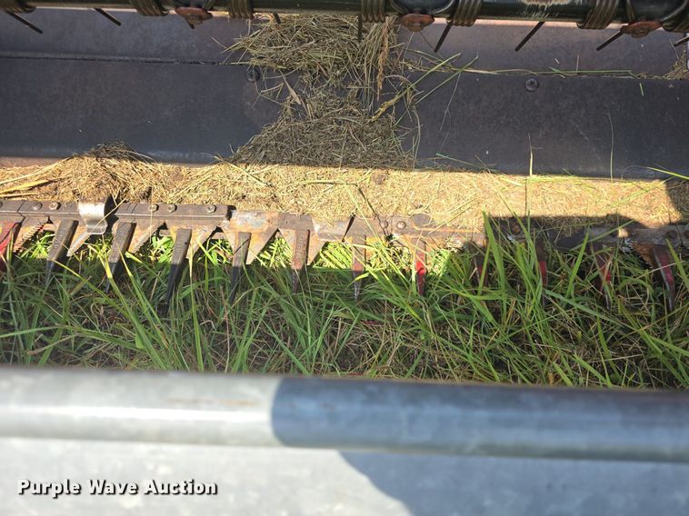 image for item DQ4576 1983 Hesston 6550 windrower