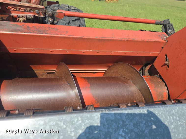 image for item DQ4576 1983 Hesston 6550 windrower