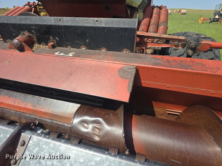 image for item DQ4576 1983 Hesston 6550 windrower