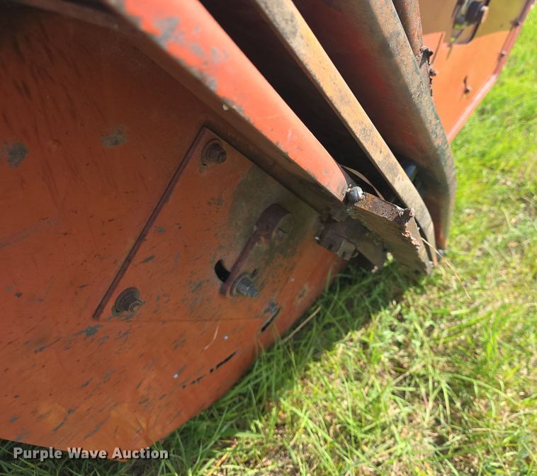 image for item DQ4576 1983 Hesston 6550 windrower