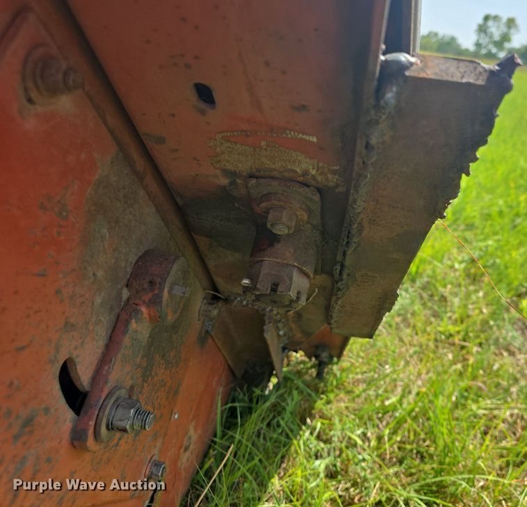 image for item DQ4576 1983 Hesston 6550 windrower