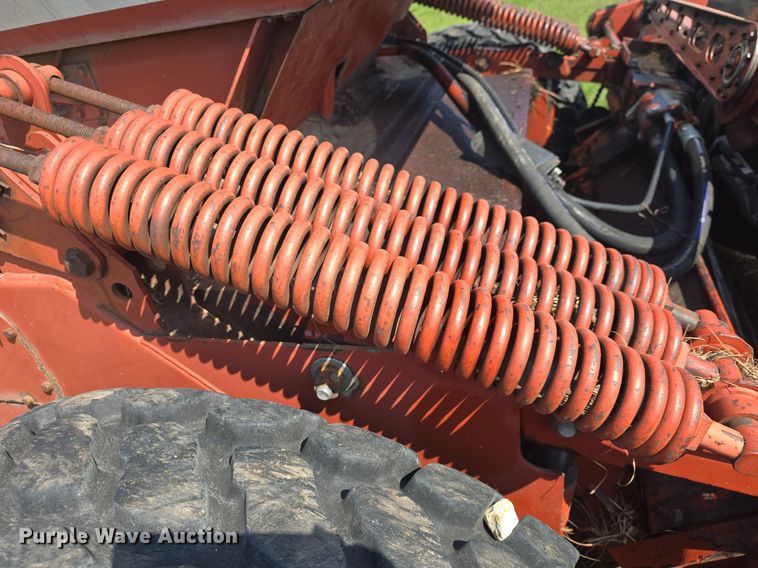 image for item DQ4576 1983 Hesston 6550 windrower