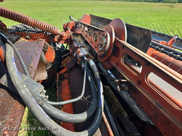 image for item DQ4576 1983 Hesston 6550 windrower