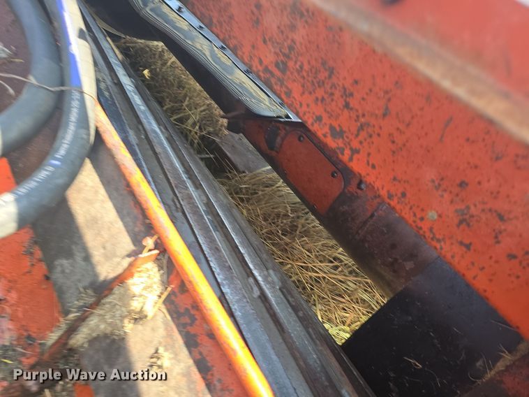 image for item DQ4576 1983 Hesston 6550 windrower