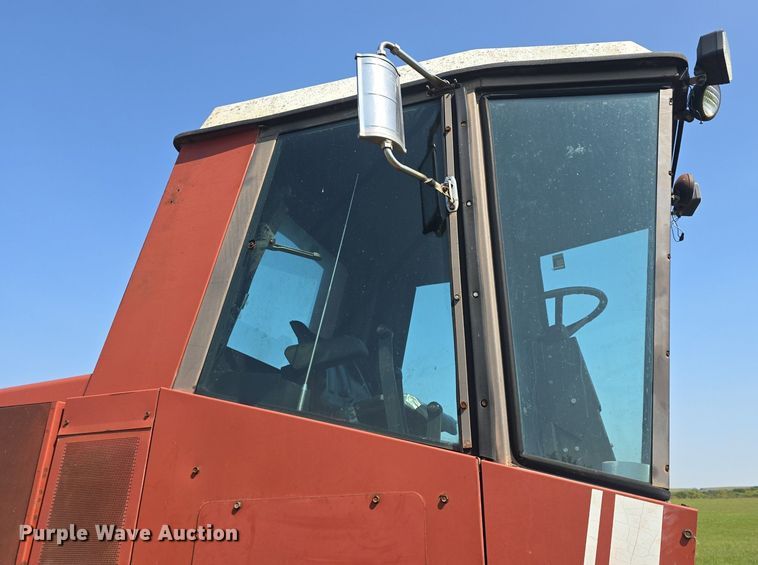 image for item DQ4576 1983 Hesston 6550 windrower