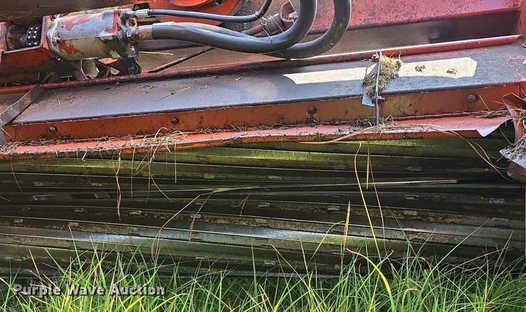 image for item DQ4576 1983 Hesston 6550 windrower