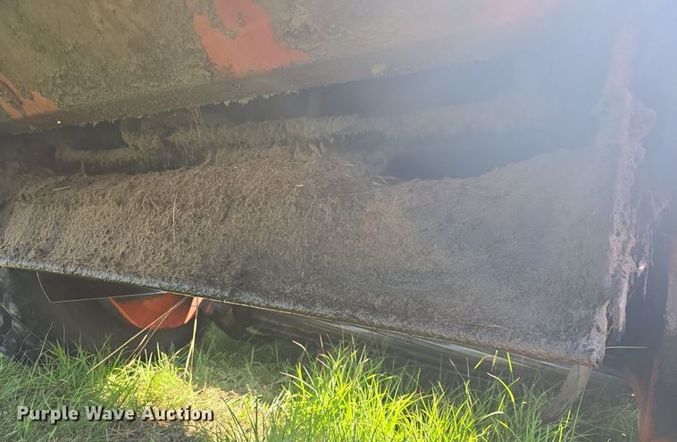 image for item DQ4576 1983 Hesston 6550 windrower