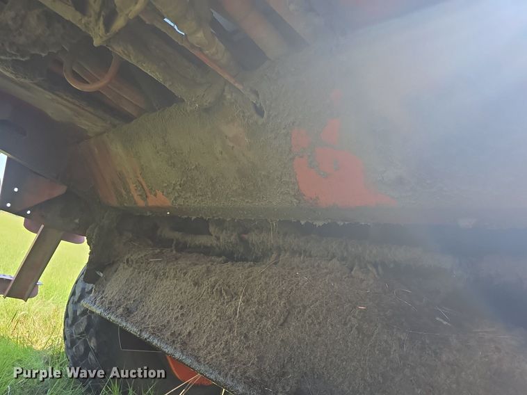 image for item DQ4576 1983 Hesston 6550 windrower