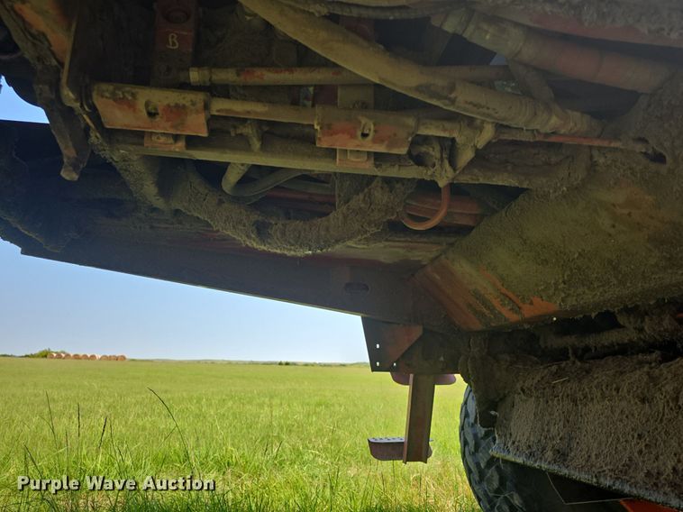 image for item DQ4576 1983 Hesston 6550 windrower