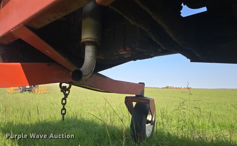 image for item DQ4576 1983 Hesston 6550 windrower