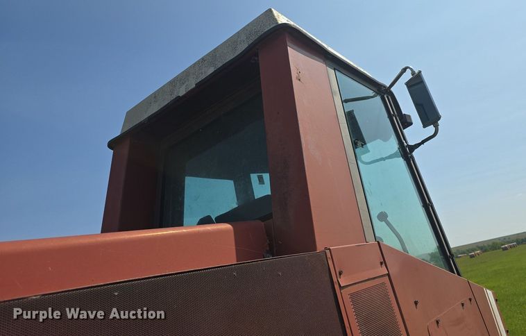 image for item DQ4576 1983 Hesston 6550 windrower