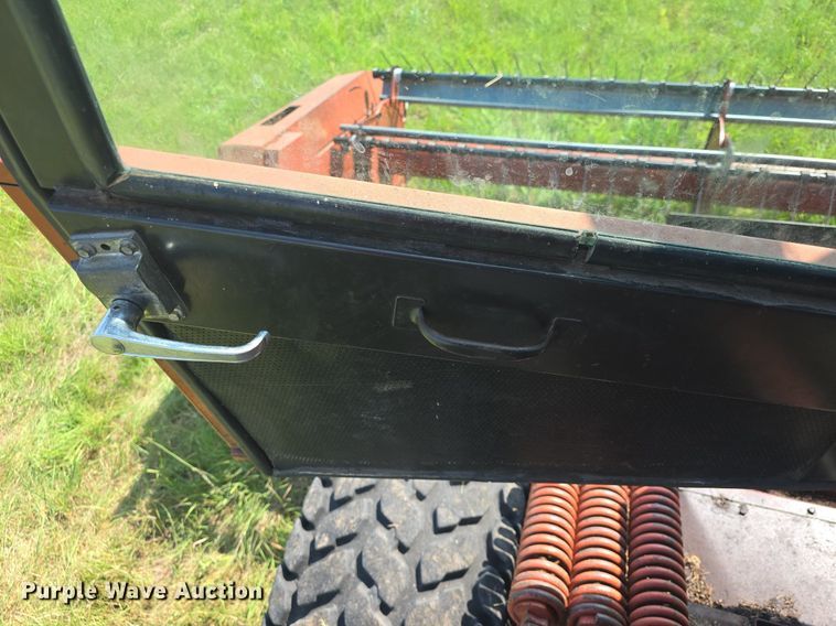 image for item DQ4576 1983 Hesston 6550 windrower