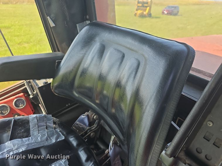 image for item DQ4576 1983 Hesston 6550 windrower