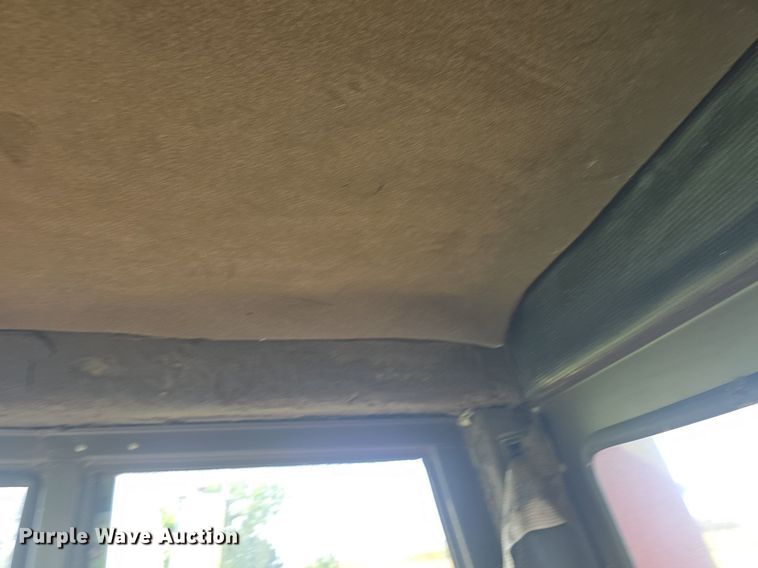 image for item DQ4576 1983 Hesston 6550 windrower