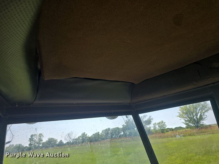 image for item DQ4576 1983 Hesston 6550 windrower