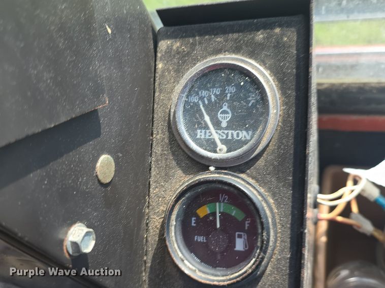 image for item DQ4576 1983 Hesston 6550 windrower