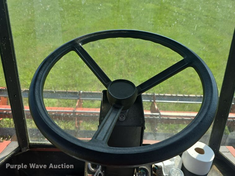 image for item DQ4576 1983 Hesston 6550 windrower