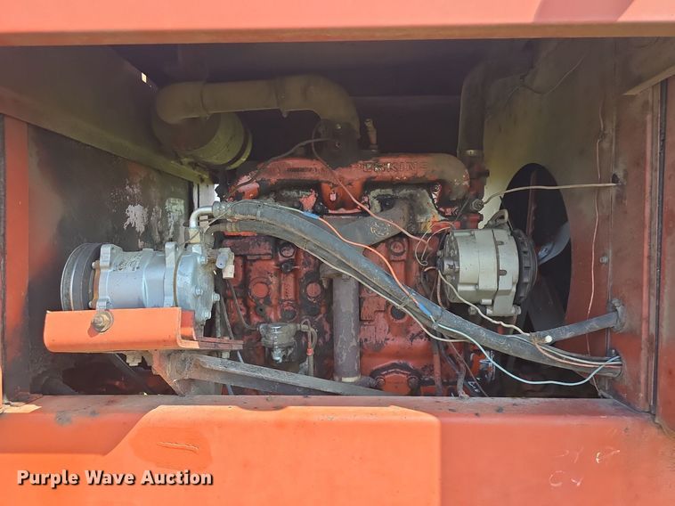 image for item DQ4576 1983 Hesston 6550 windrower