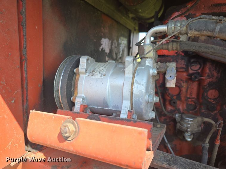 image for item DQ4576 1983 Hesston 6550 windrower