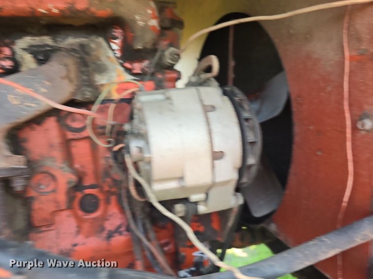 image for item DQ4576 1983 Hesston 6550 windrower